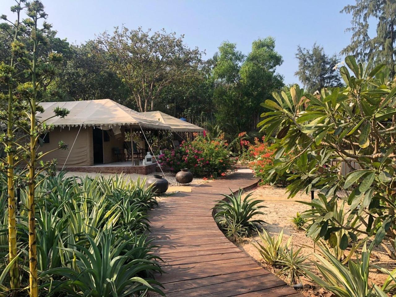 Saffronstays Stella Maris - Luxury Beach Front Villa Near Redi Beach Querim Buitenkant foto