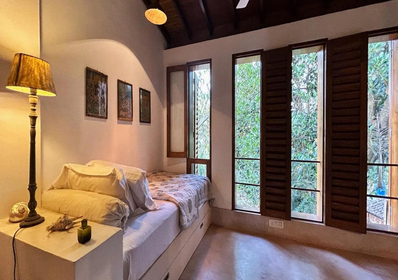 Saffronstays Stella Maris - Luxury Beach Front Villa Near Redi Beach Querim Buitenkant foto